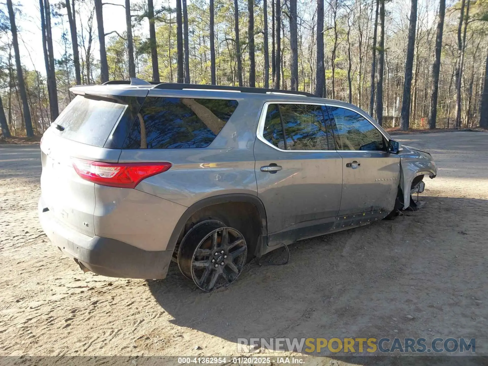 4 Фотография поврежденного автомобиля 1GNERGKW1LJ247460 CHEVROLET TRAVERSE 2020