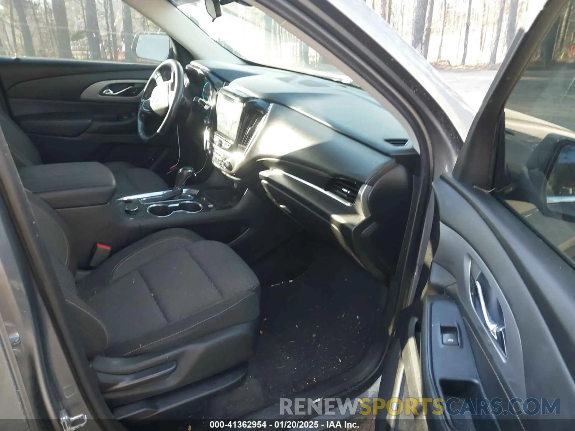 5 Фотография поврежденного автомобиля 1GNERGKW1LJ247460 CHEVROLET TRAVERSE 2020