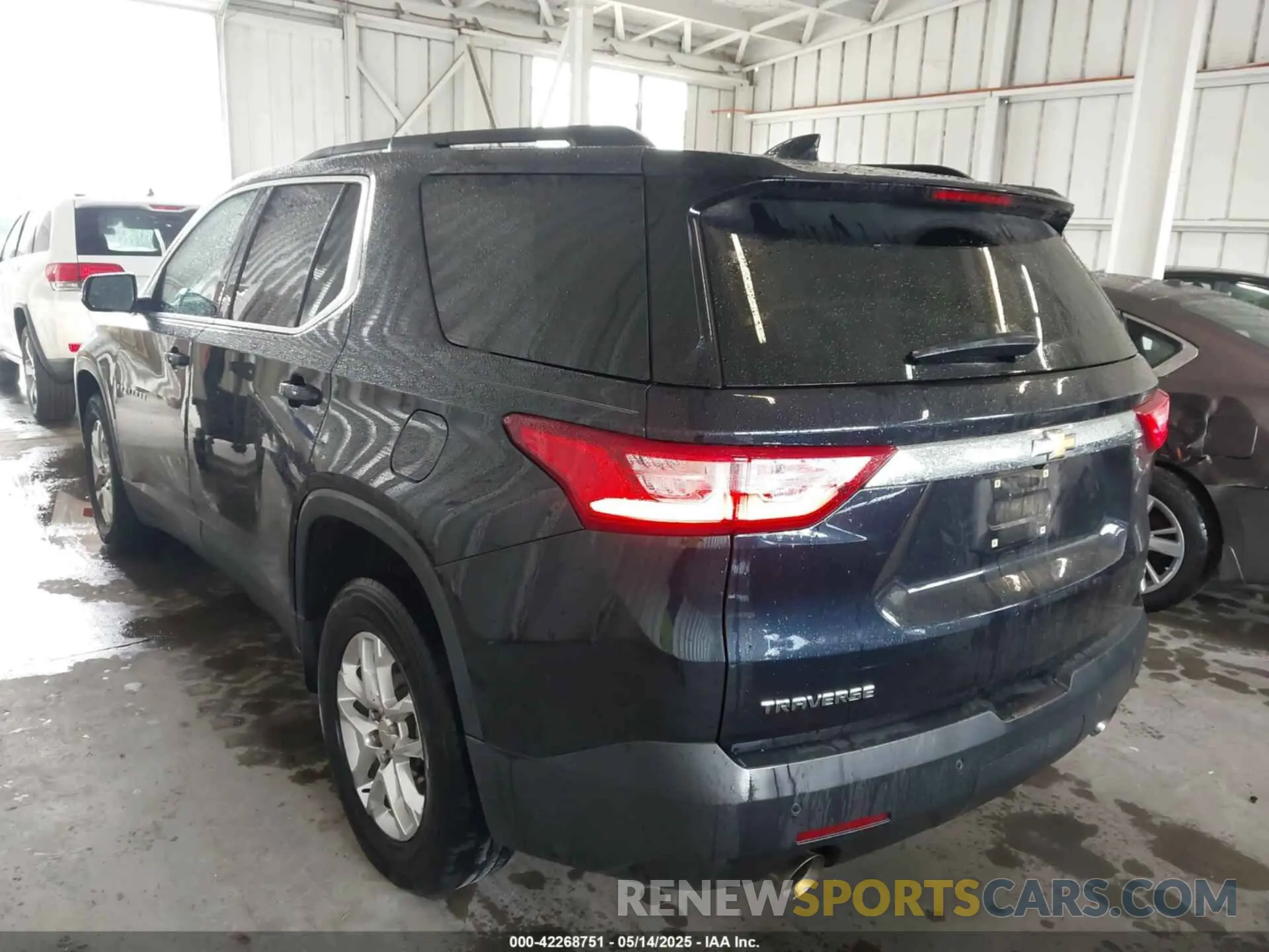 3 Фотография поврежденного автомобиля 1GNERGKW2LJ132057 CHEVROLET TRAVERSE 2020