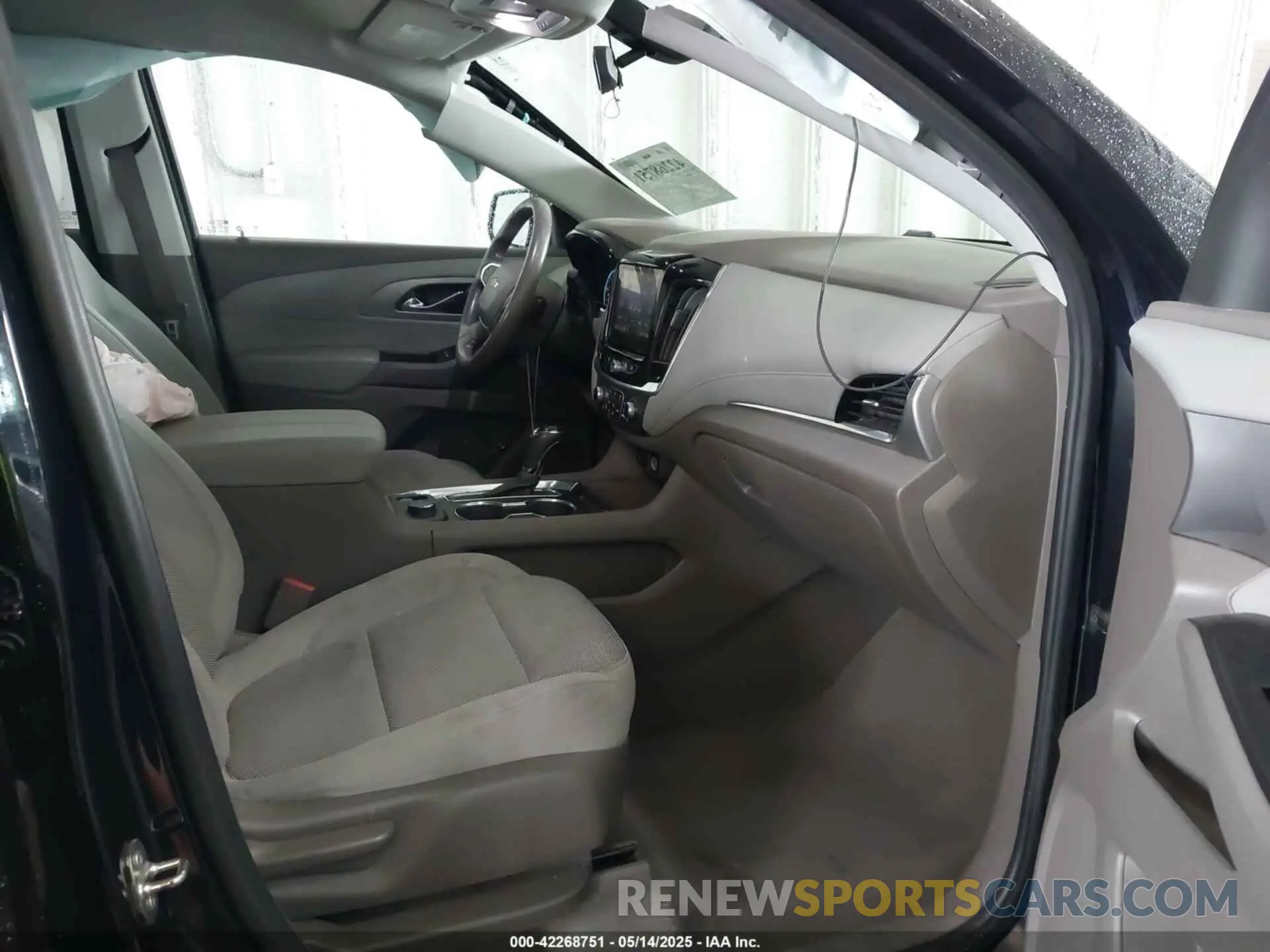 5 Фотография поврежденного автомобиля 1GNERGKW2LJ132057 CHEVROLET TRAVERSE 2020