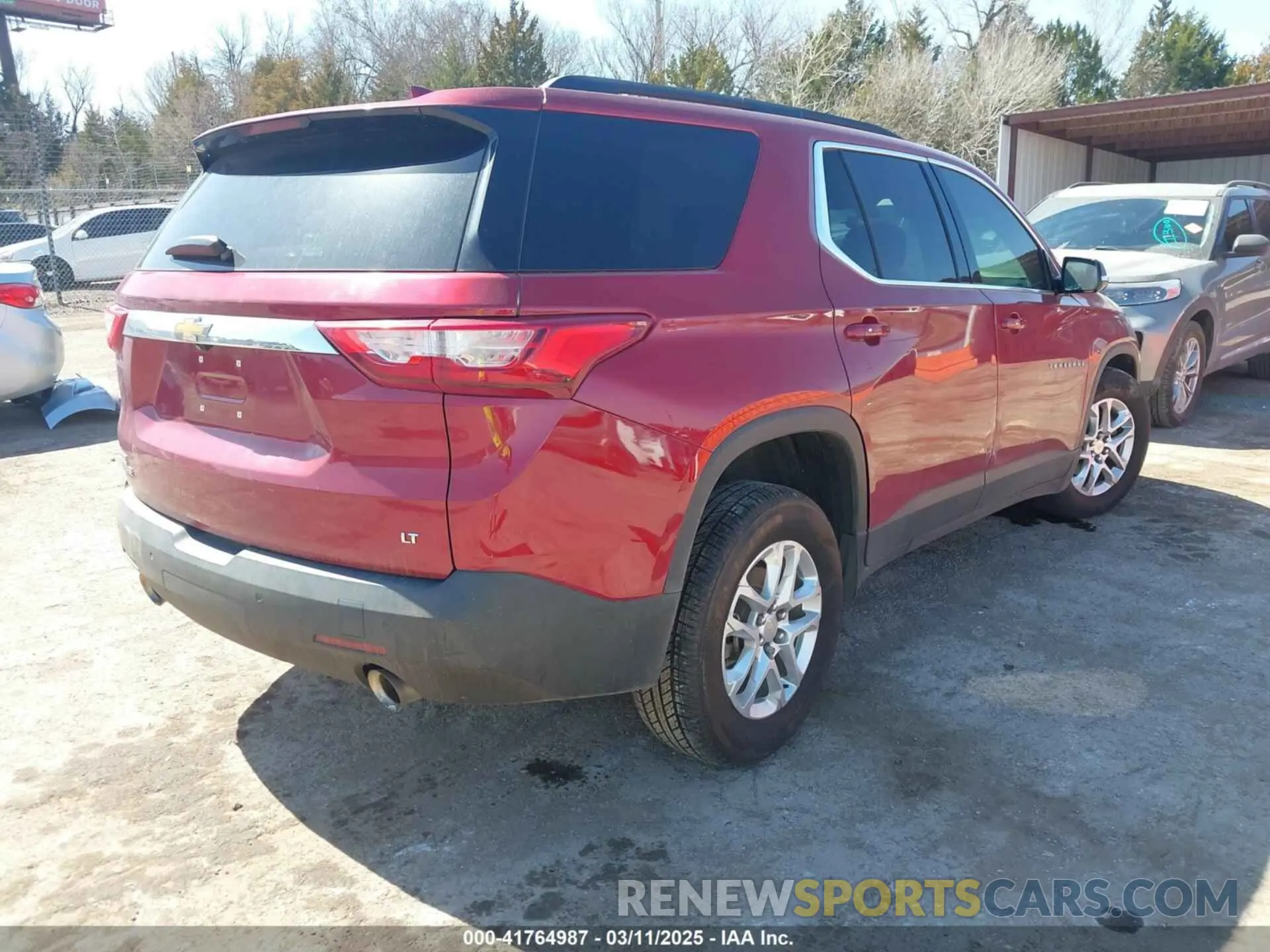 4 Photograph of a damaged car 1GNERGKW2LJ210773 CHEVROLET TRAVERSE 2020