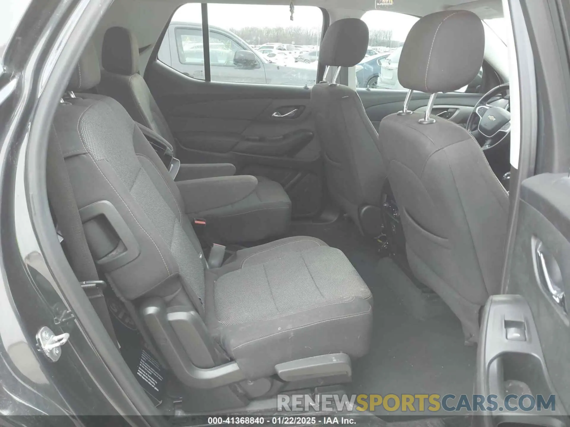 8 Photograph of a damaged car 1GNERGKW2LJ317113 CHEVROLET TRAVERSE 2020