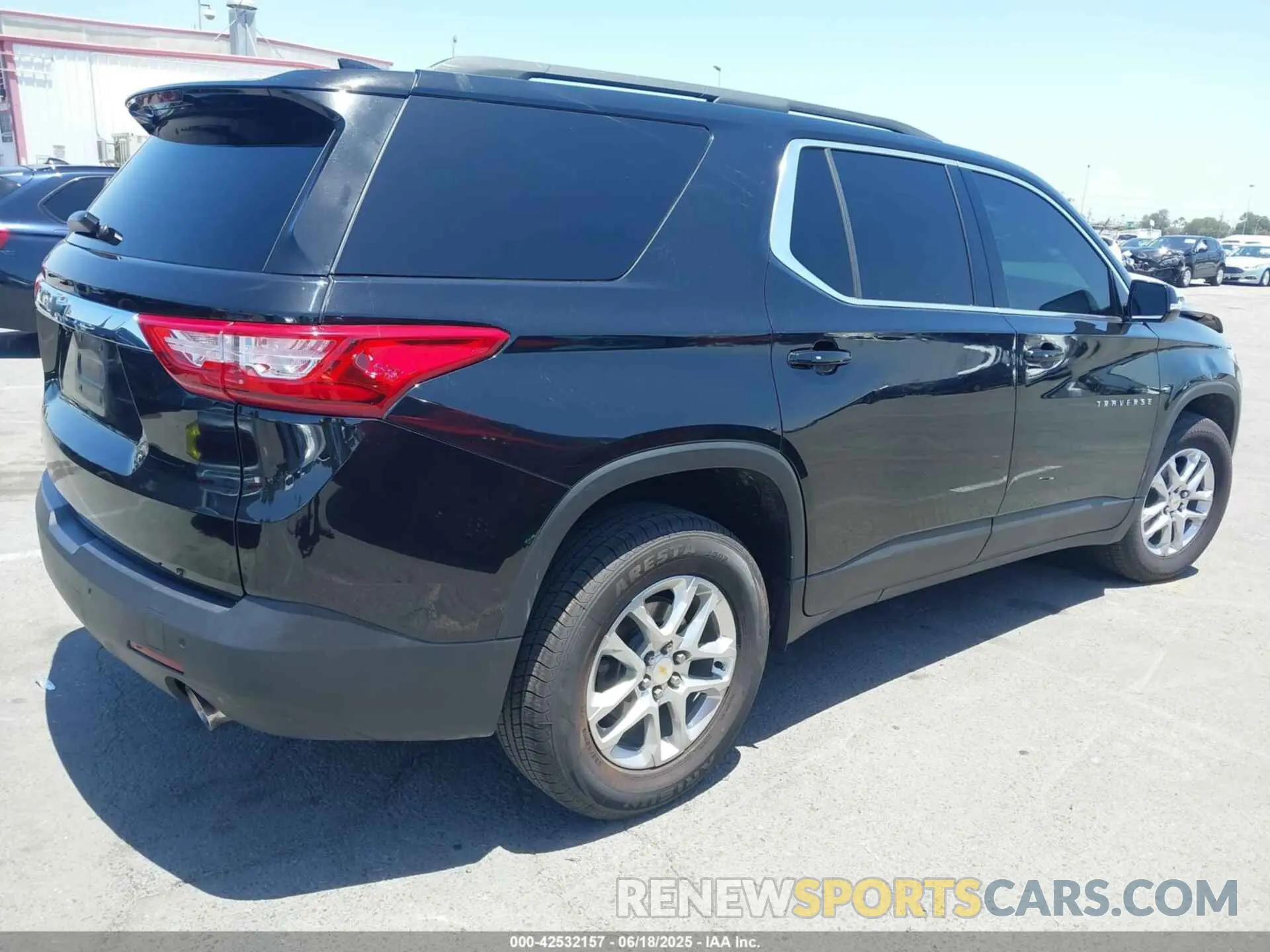 4 Photograph of a damaged car 1GNERGKW3LJ236573 CHEVROLET TRAVERSE 2020