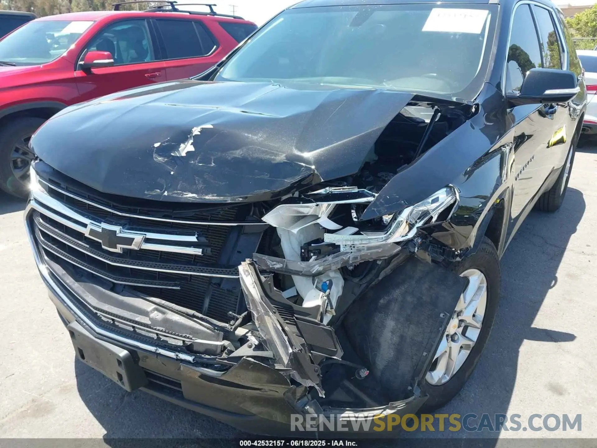 6 Photograph of a damaged car 1GNERGKW3LJ236573 CHEVROLET TRAVERSE 2020