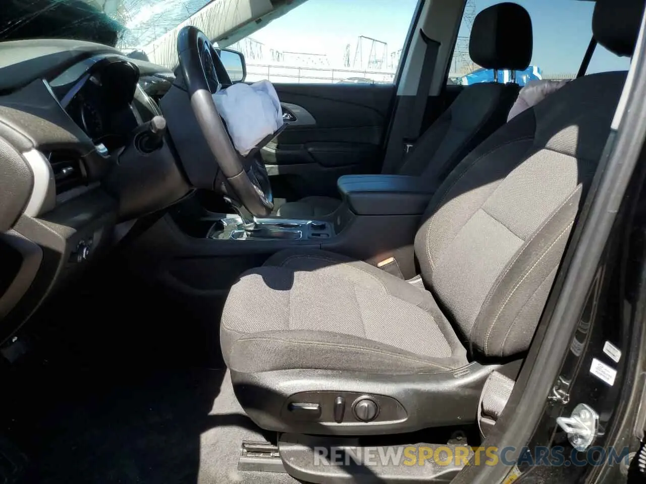 7 Photograph of a damaged car 1GNERGKW4LJ328808 CHEVROLET TRAVERSE 2020