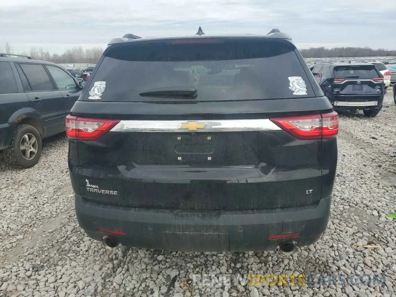 6 Photograph of a damaged car 1GNERGKW5LJ221492 CHEVROLET TRAVERSE 2020