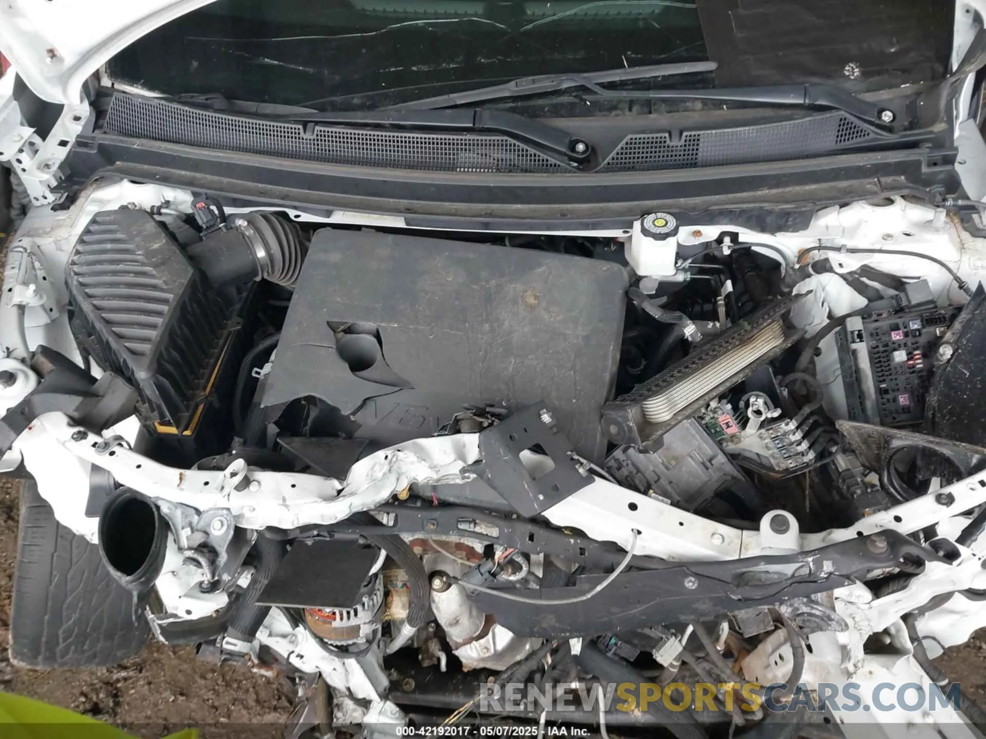 10 Photograph of a damaged car 1GNERGKW5LJ305571 CHEVROLET TRAVERSE 2020