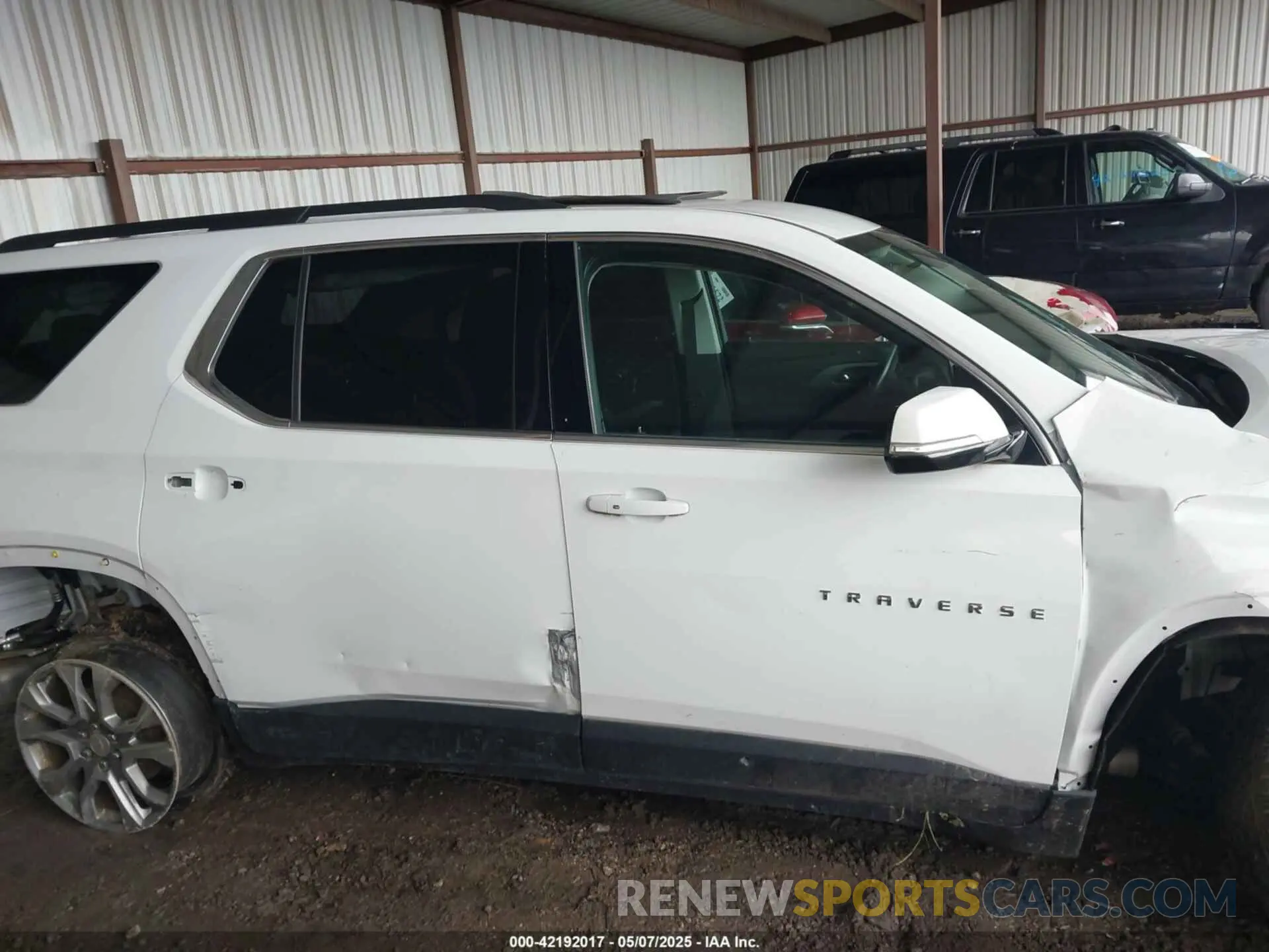 14 Photograph of a damaged car 1GNERGKW5LJ305571 CHEVROLET TRAVERSE 2020