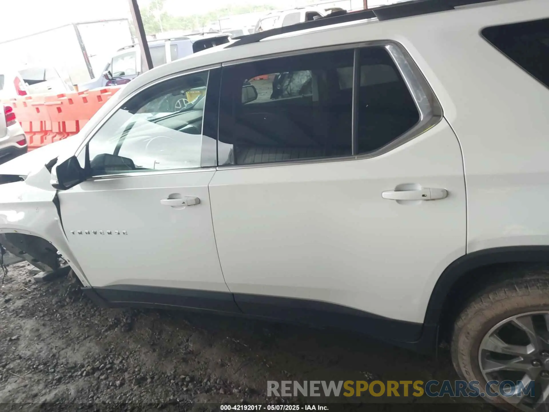 15 Photograph of a damaged car 1GNERGKW5LJ305571 CHEVROLET TRAVERSE 2020