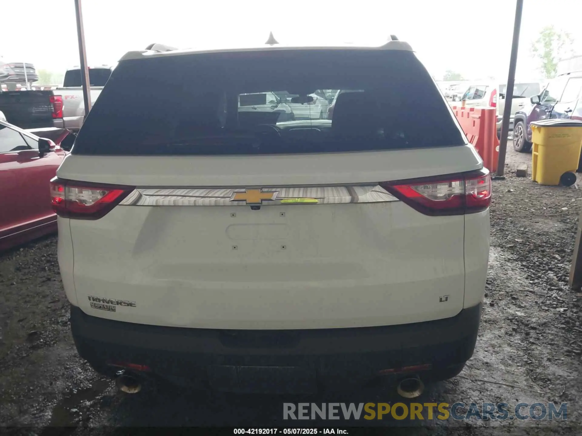 17 Photograph of a damaged car 1GNERGKW5LJ305571 CHEVROLET TRAVERSE 2020