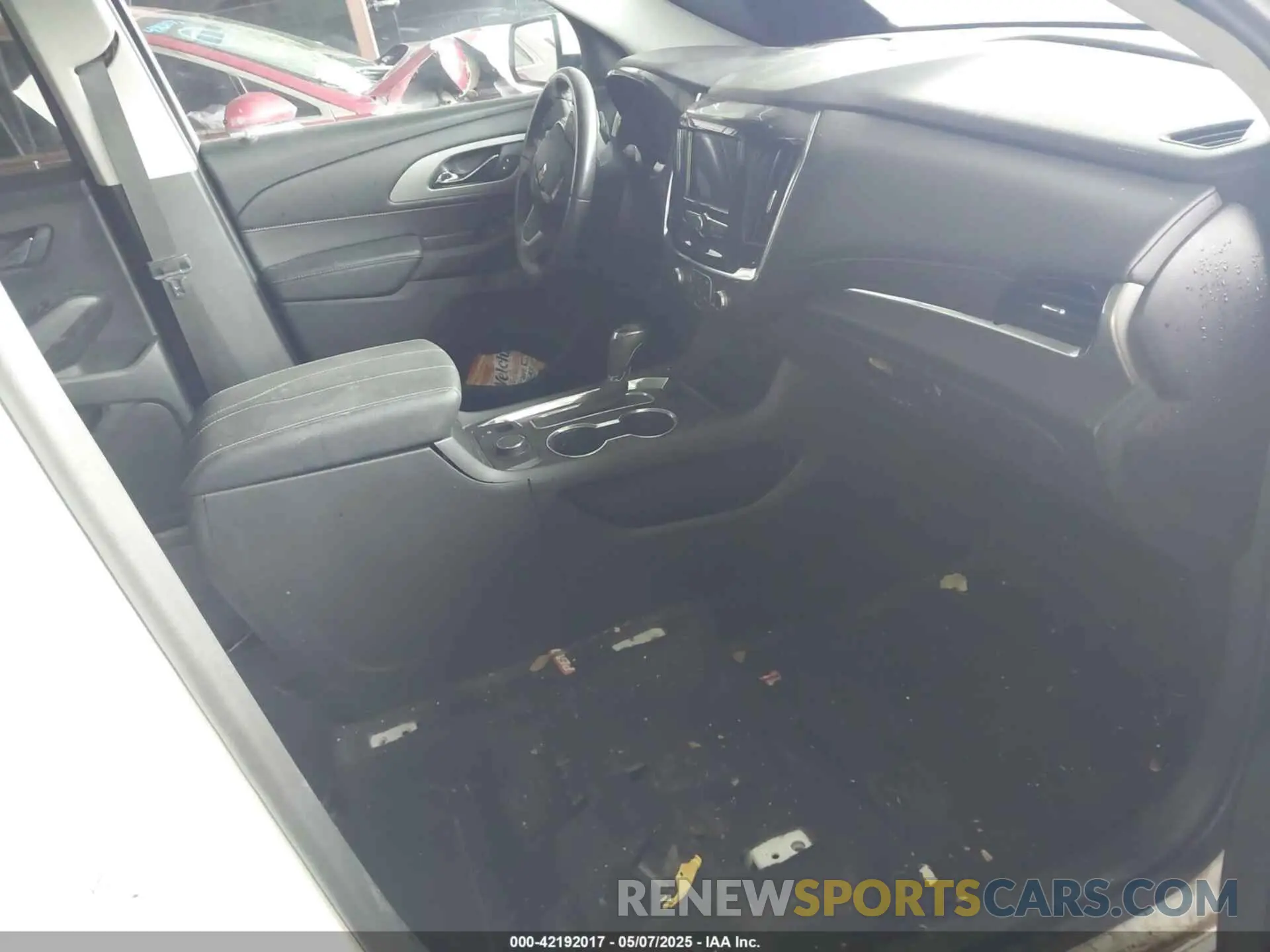 5 Photograph of a damaged car 1GNERGKW5LJ305571 CHEVROLET TRAVERSE 2020