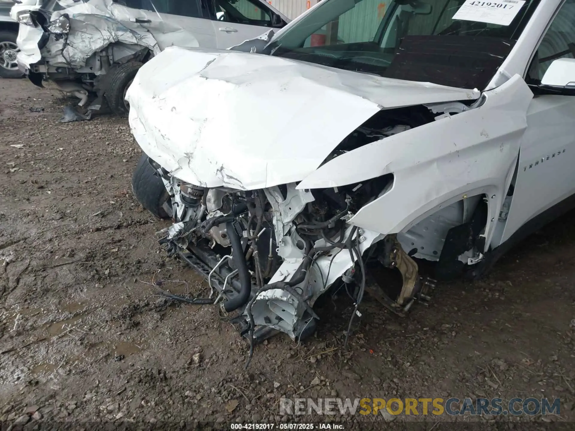 6 Photograph of a damaged car 1GNERGKW5LJ305571 CHEVROLET TRAVERSE 2020
