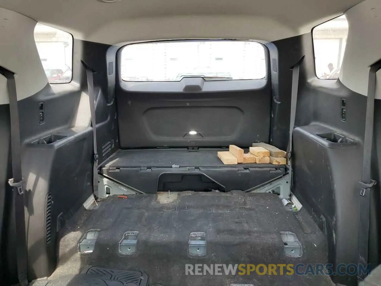 10 Photograph of a damaged car 1GNERGKW6LJ100776 CHEVROLET TRAVERSE 2020