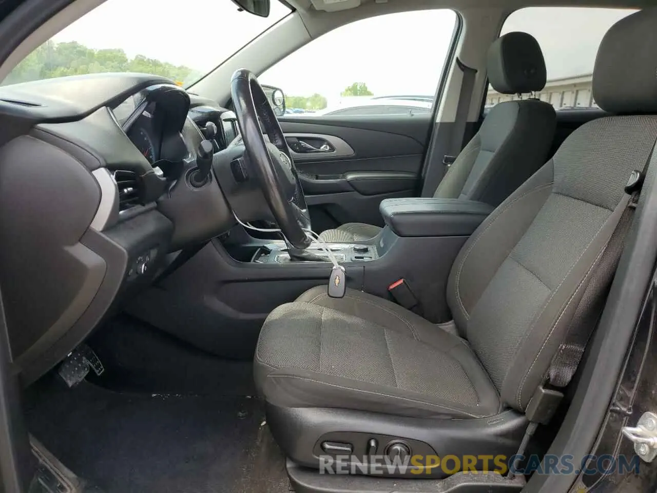 7 Photograph of a damaged car 1GNERGKW6LJ100776 CHEVROLET TRAVERSE 2020