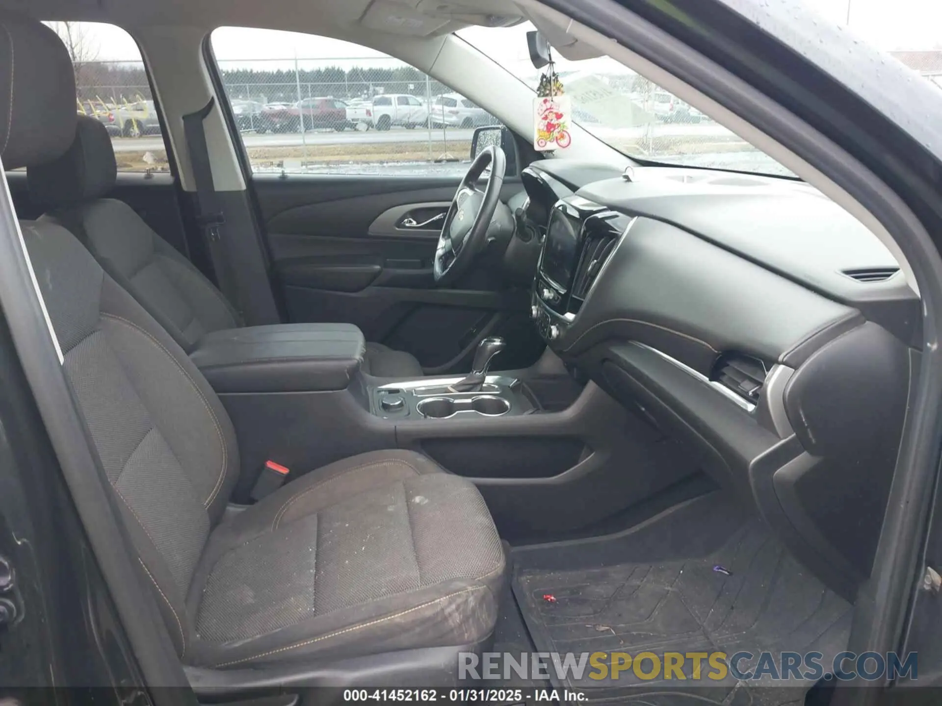 5 Photograph of a damaged car 1GNERGKW6LJ206080 CHEVROLET TRAVERSE 2020