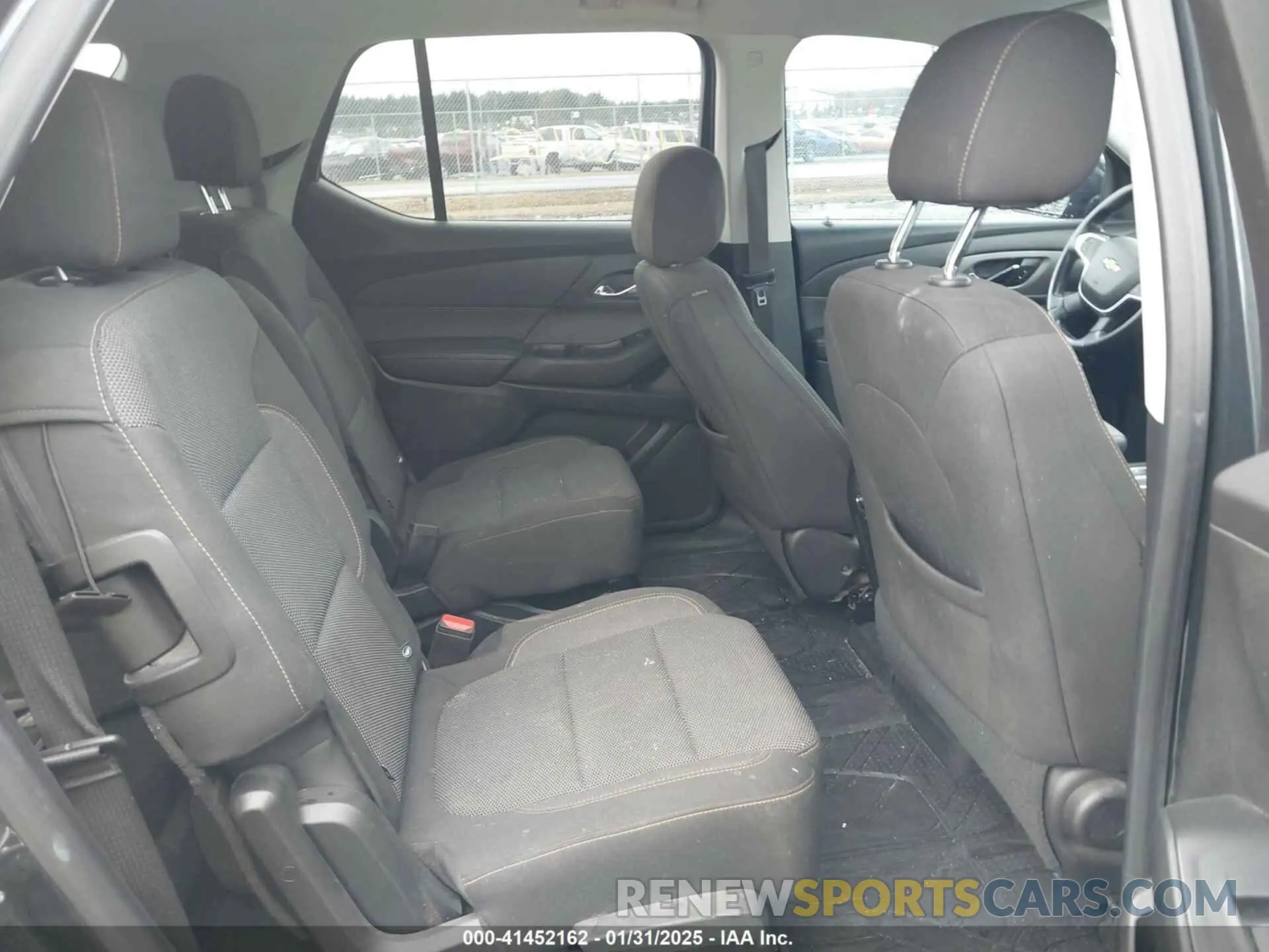 8 Photograph of a damaged car 1GNERGKW6LJ206080 CHEVROLET TRAVERSE 2020