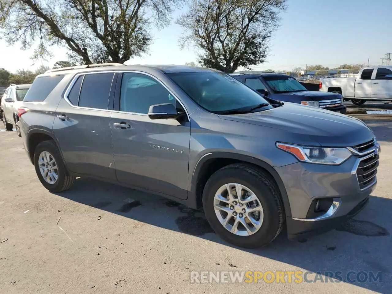 4 Photograph of a damaged car 1GNERGKW6LJ296928 CHEVROLET TRAVERSE 2020