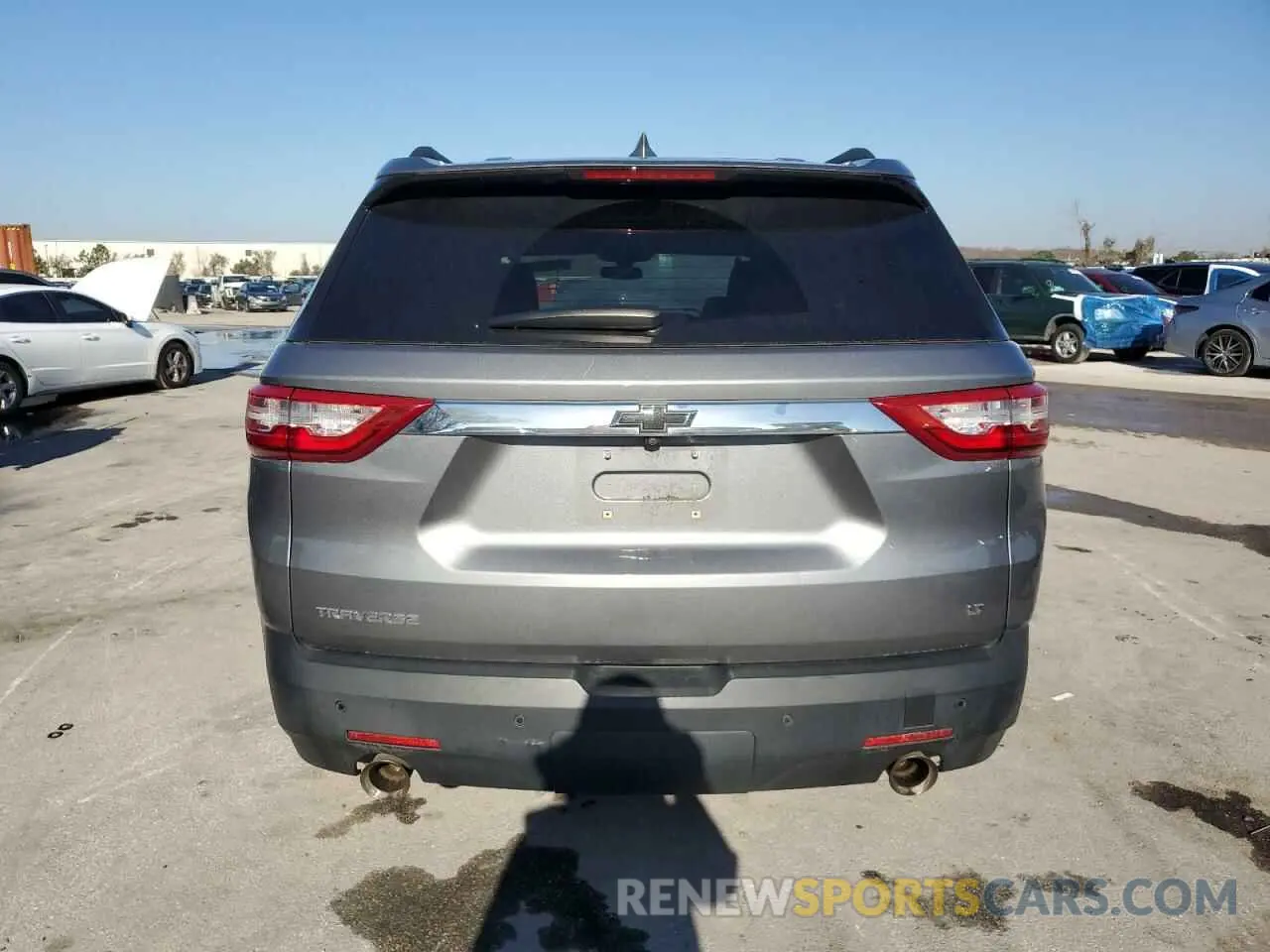 6 Photograph of a damaged car 1GNERGKW6LJ296928 CHEVROLET TRAVERSE 2020