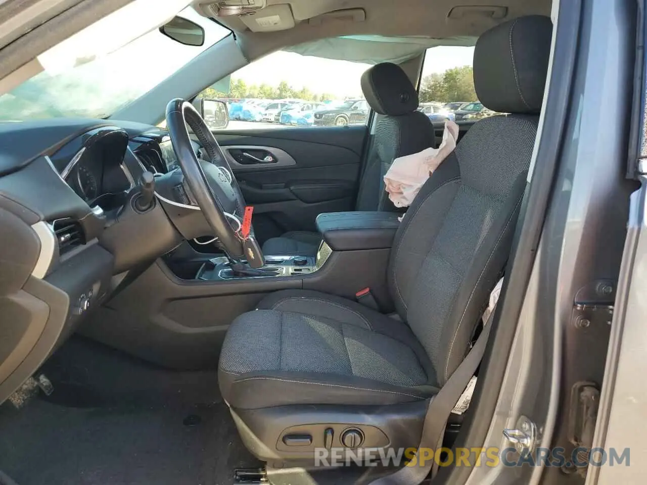 7 Photograph of a damaged car 1GNERGKW6LJ296928 CHEVROLET TRAVERSE 2020
