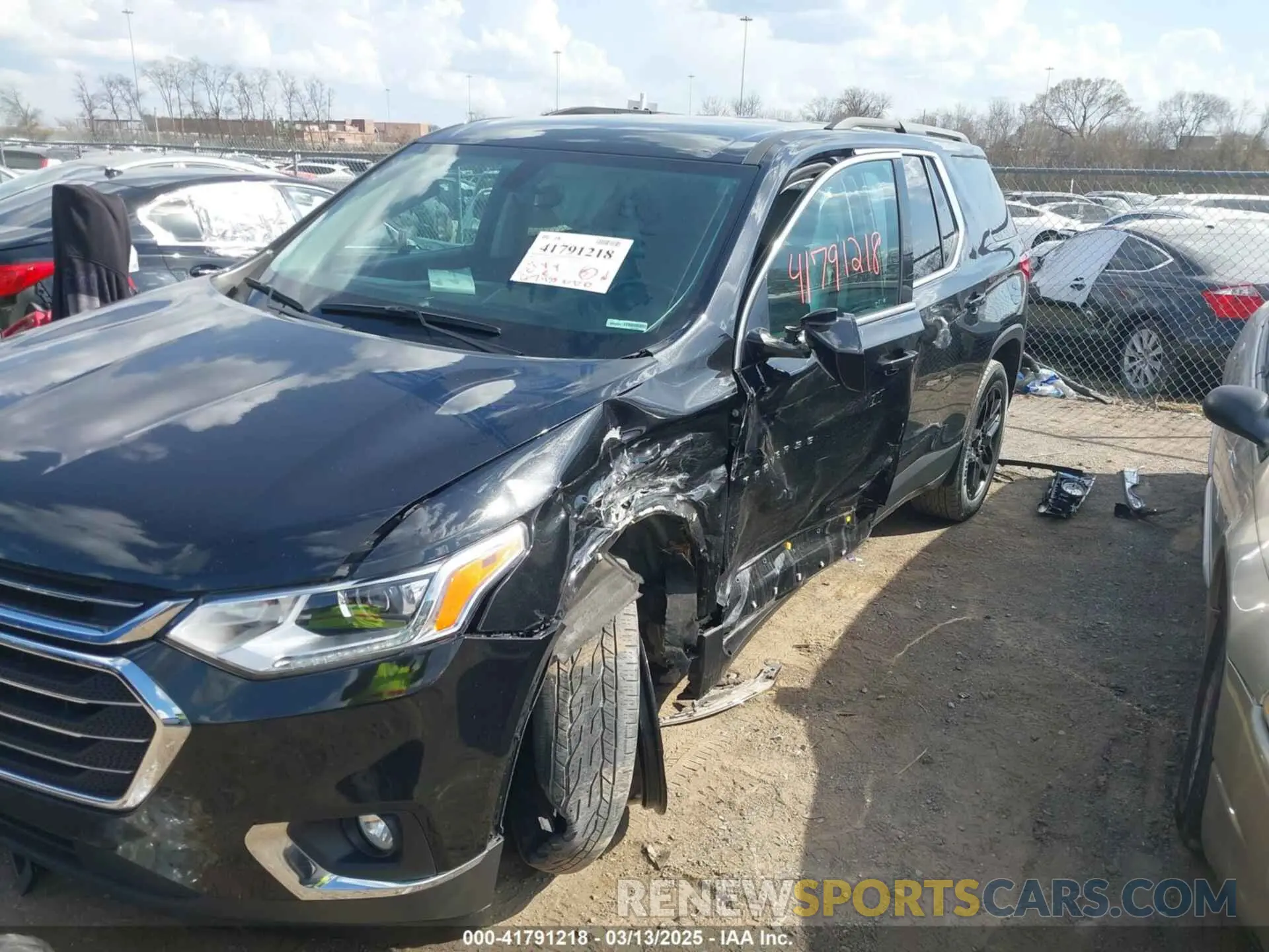 2 Фотография поврежденного автомобиля 1GNERGKW6LJ308270 CHEVROLET TRAVERSE 2020