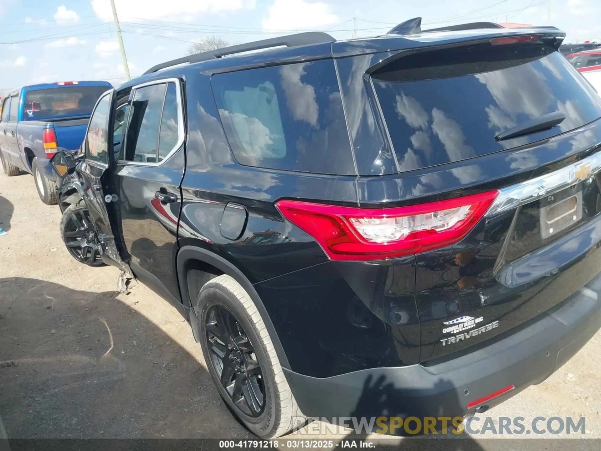 3 Фотография поврежденного автомобиля 1GNERGKW6LJ308270 CHEVROLET TRAVERSE 2020