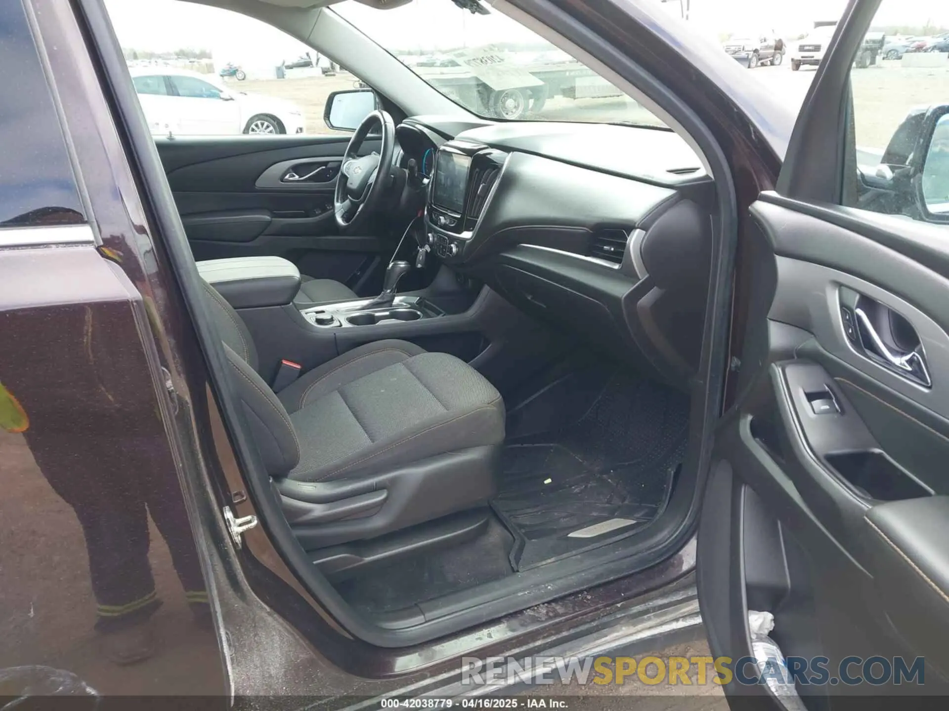 5 Photograph of a damaged car 1GNERGKW7LJ162655 CHEVROLET TRAVERSE 2020