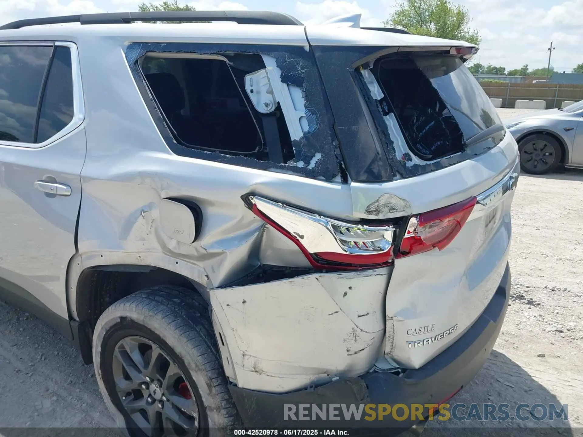 6 Photograph of a damaged car 1GNERGKW7LJ191749 CHEVROLET TRAVERSE 2020