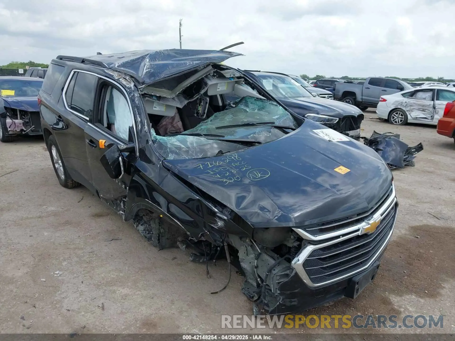 1 Photograph of a damaged car 1GNERGKW7LJ285436 CHEVROLET TRAVERSE 2020
