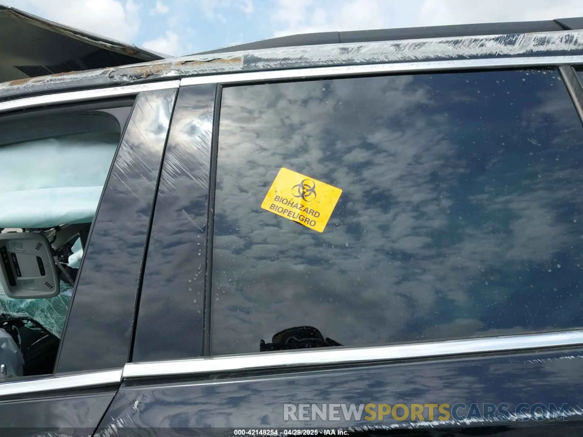 10 Photograph of a damaged car 1GNERGKW7LJ285436 CHEVROLET TRAVERSE 2020