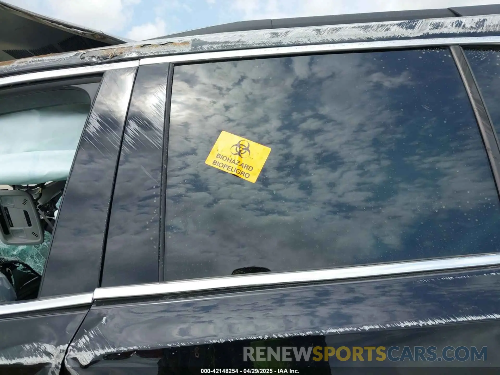 11 Photograph of a damaged car 1GNERGKW7LJ285436 CHEVROLET TRAVERSE 2020
