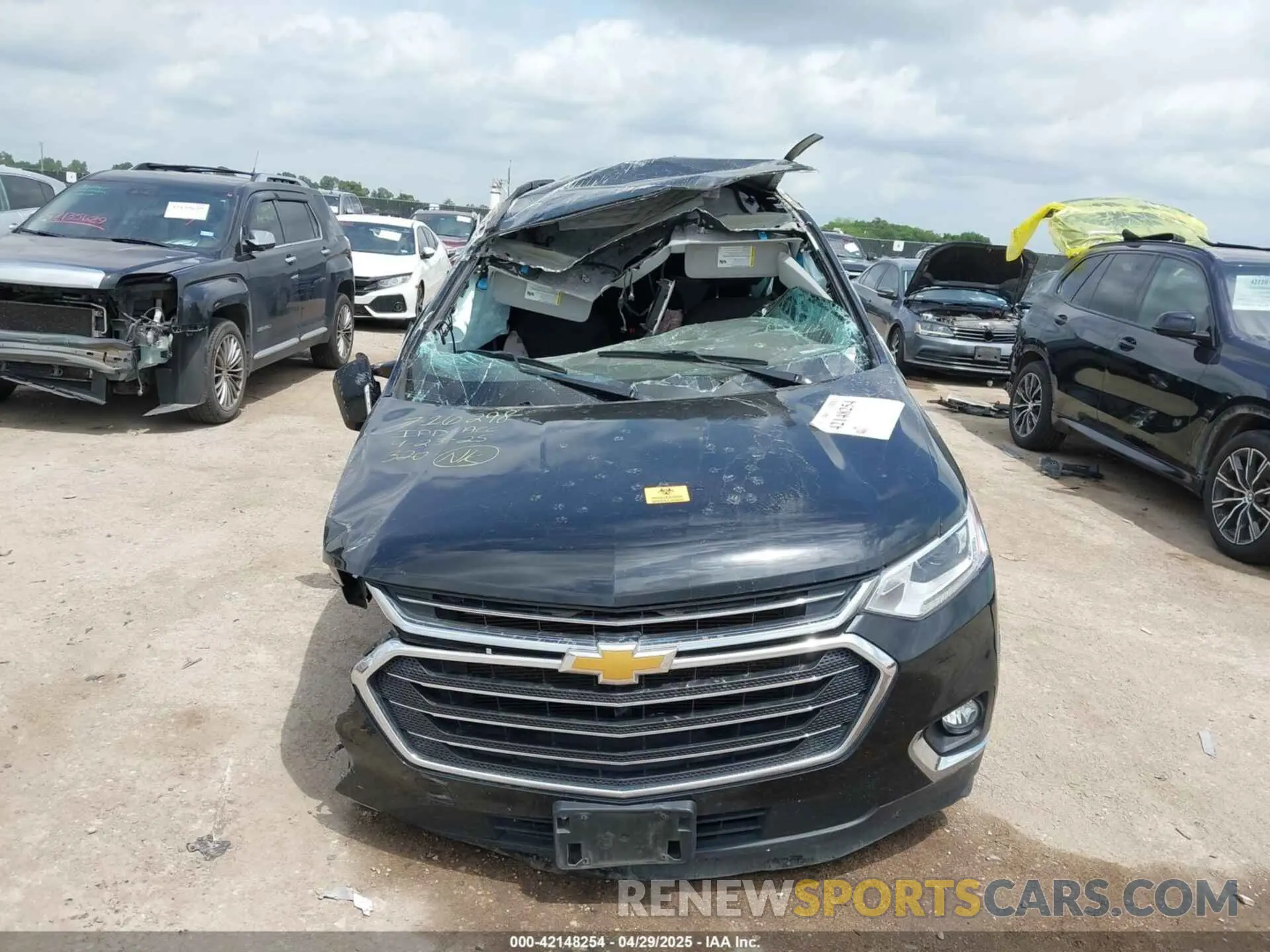 12 Photograph of a damaged car 1GNERGKW7LJ285436 CHEVROLET TRAVERSE 2020