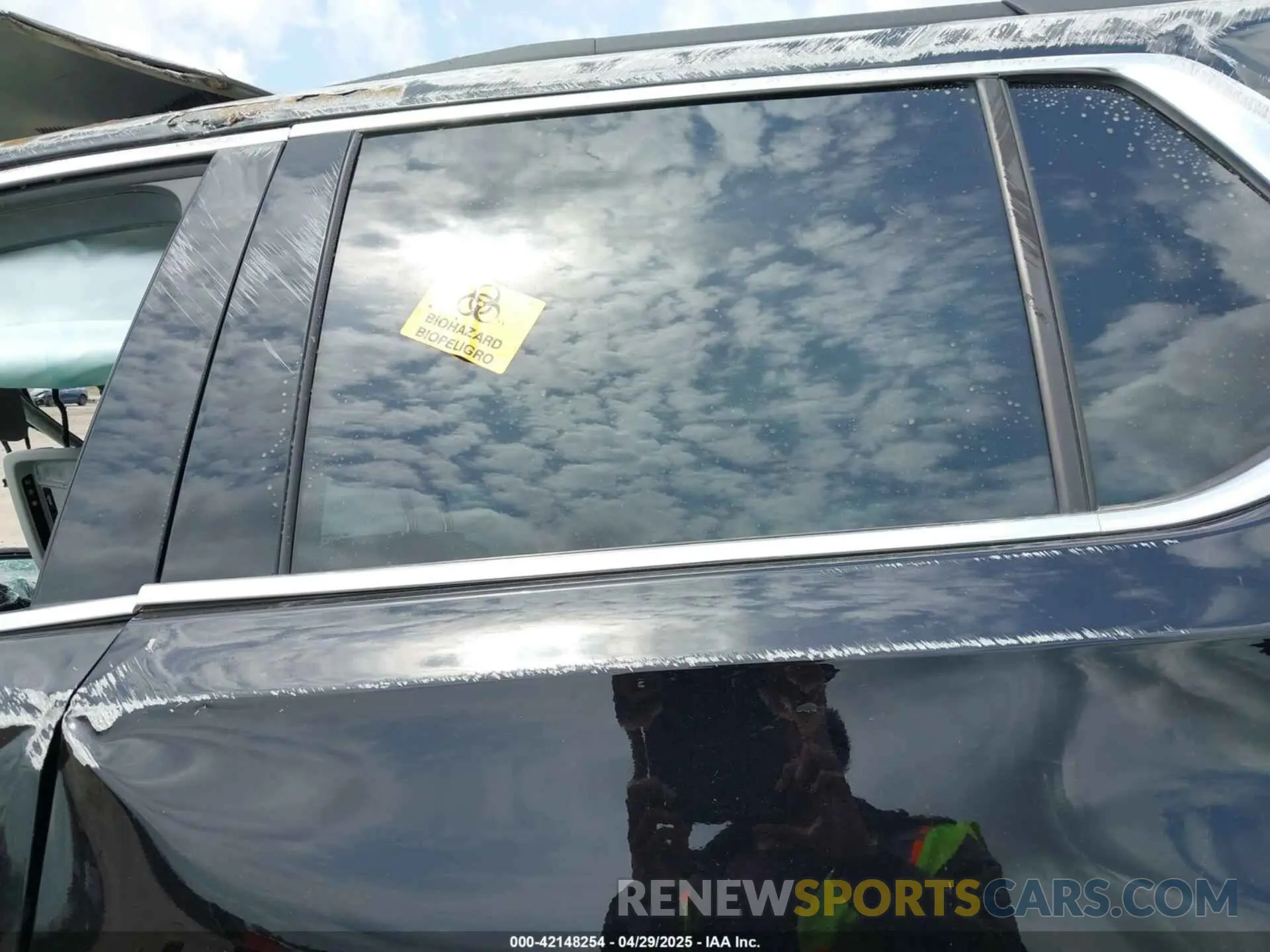 9 Photograph of a damaged car 1GNERGKW7LJ285436 CHEVROLET TRAVERSE 2020