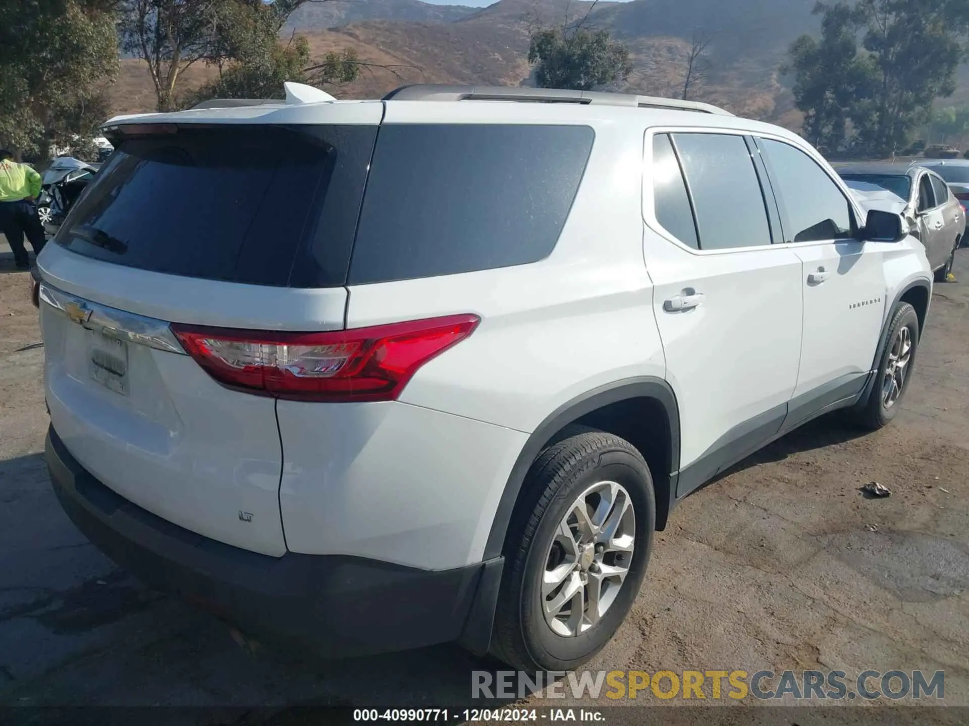 4 Фотография поврежденного автомобиля 1GNERGKW7LJ315597 CHEVROLET TRAVERSE 2020