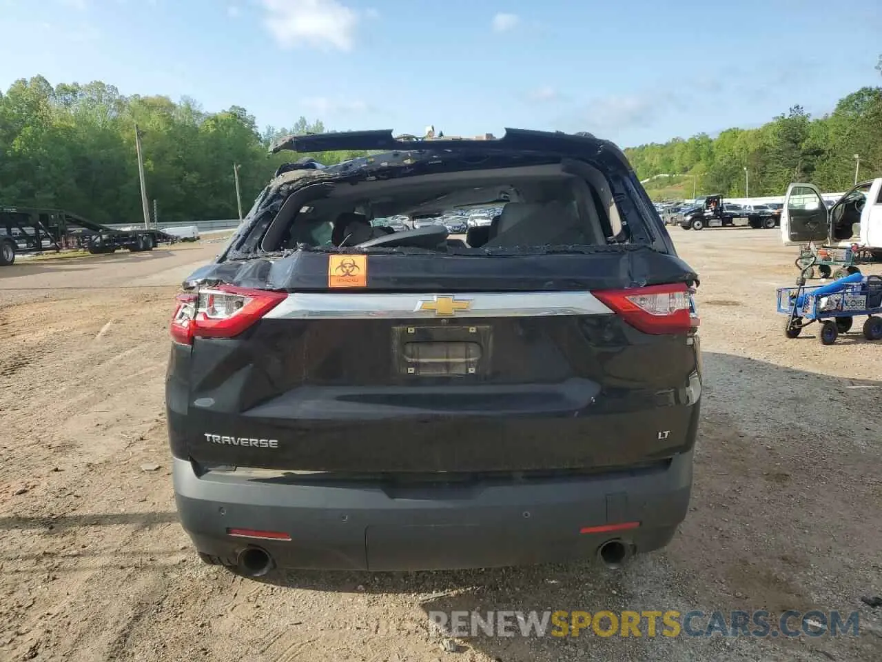 6 Photograph of a damaged car 1GNERGKW8LJ121807 CHEVROLET TRAVERSE 2020