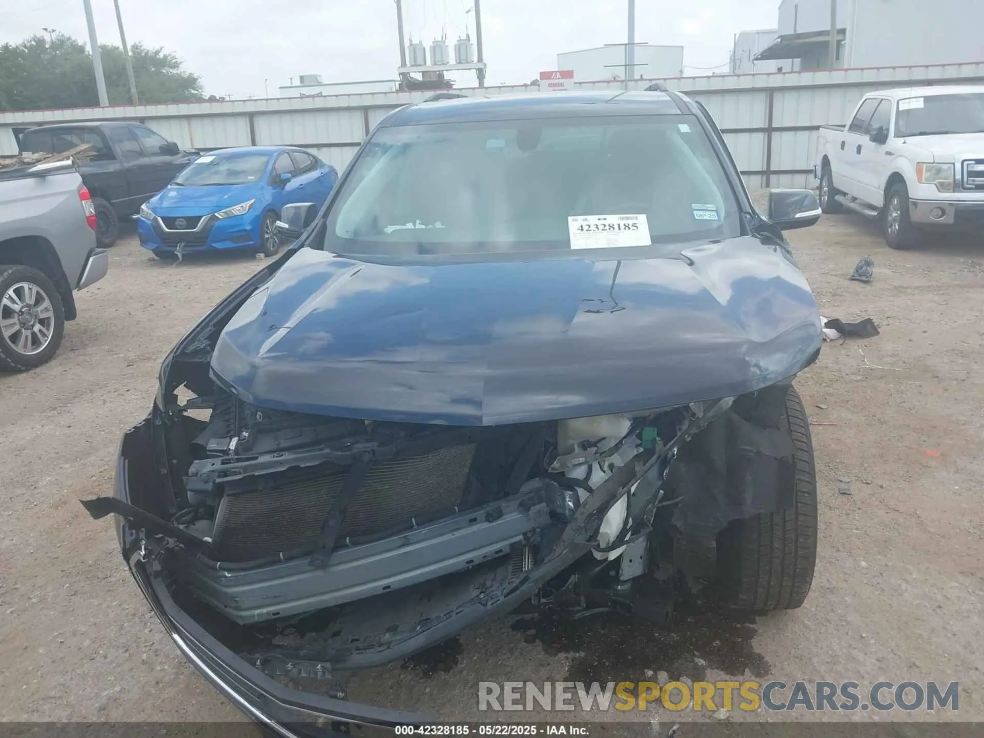 13 Photograph of a damaged car 1GNERGKW8LJ137974 CHEVROLET TRAVERSE 2020