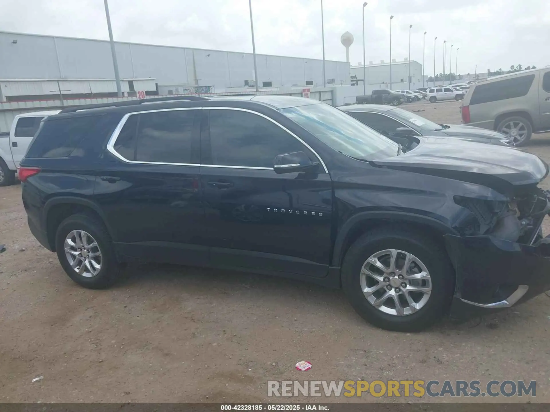 14 Photograph of a damaged car 1GNERGKW8LJ137974 CHEVROLET TRAVERSE 2020
