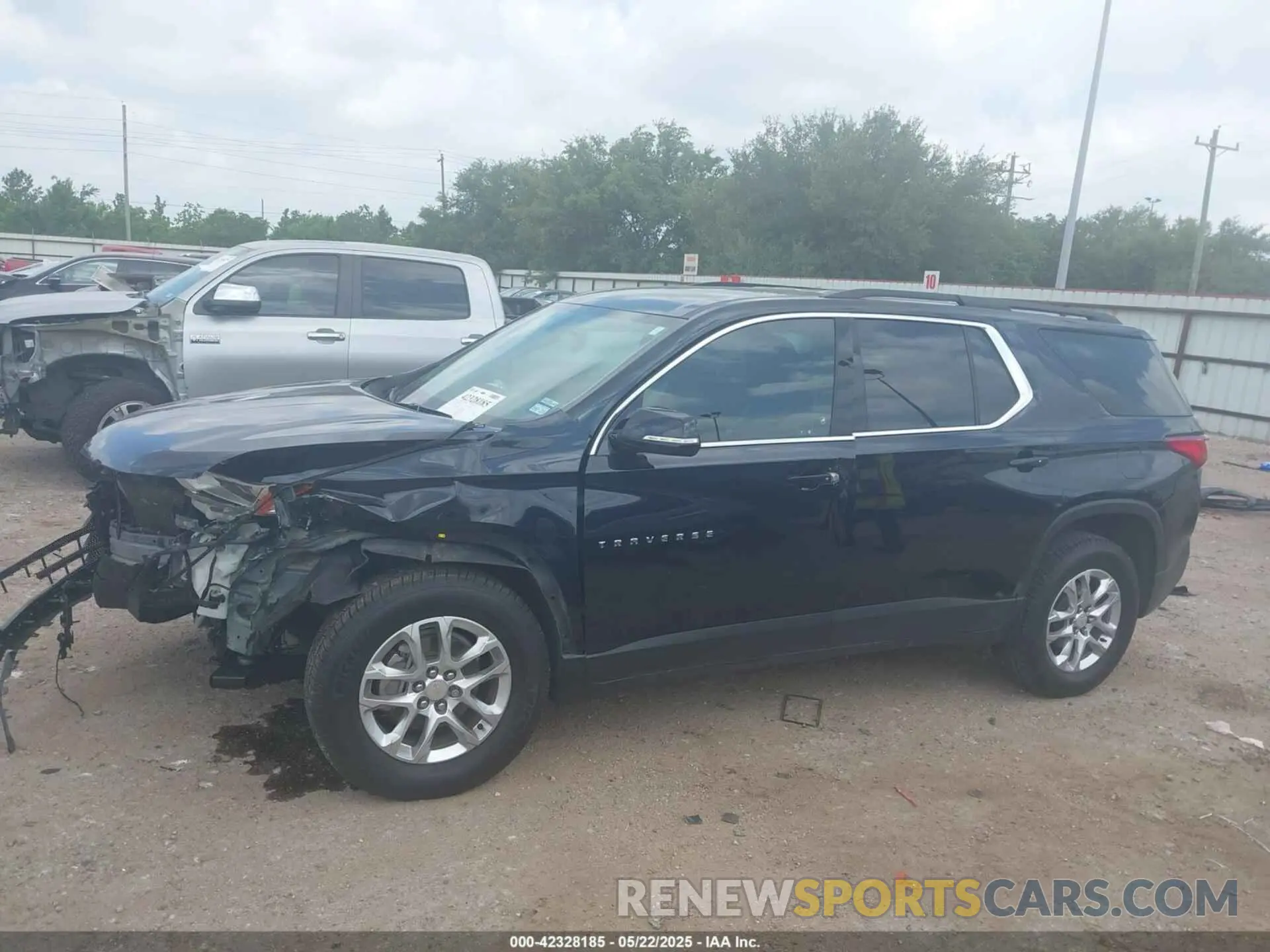 15 Photograph of a damaged car 1GNERGKW8LJ137974 CHEVROLET TRAVERSE 2020