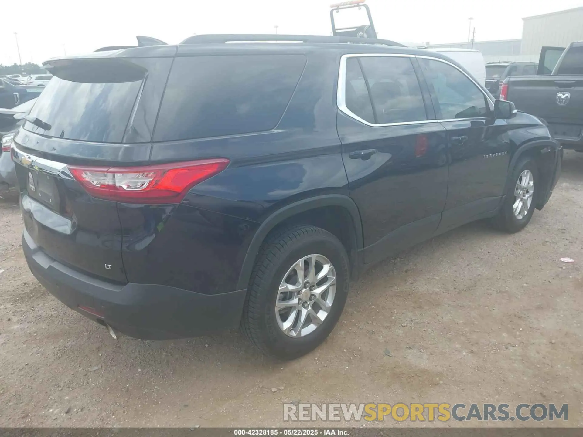 4 Photograph of a damaged car 1GNERGKW8LJ137974 CHEVROLET TRAVERSE 2020