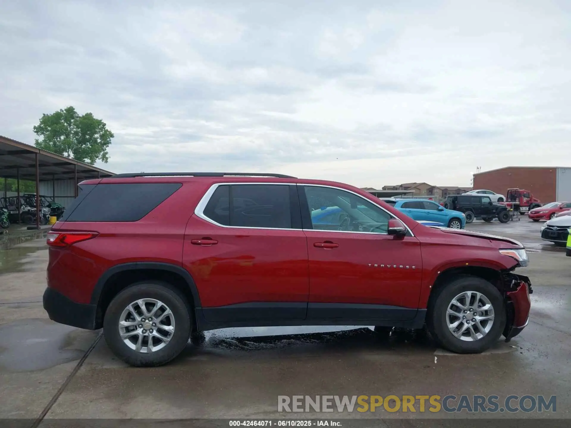 13 Photograph of a damaged car 1GNERGKW9LJ185466 CHEVROLET TRAVERSE 2020