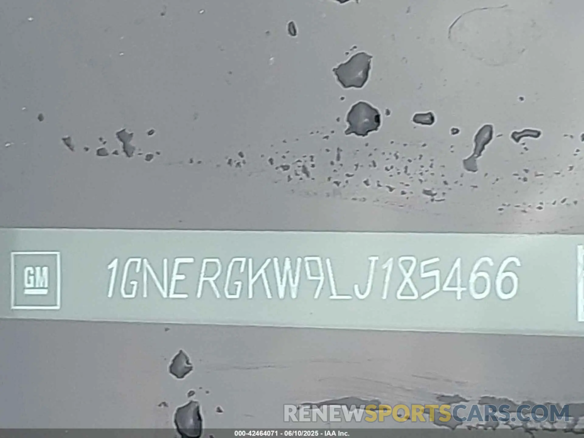 17 Photograph of a damaged car 1GNERGKW9LJ185466 CHEVROLET TRAVERSE 2020