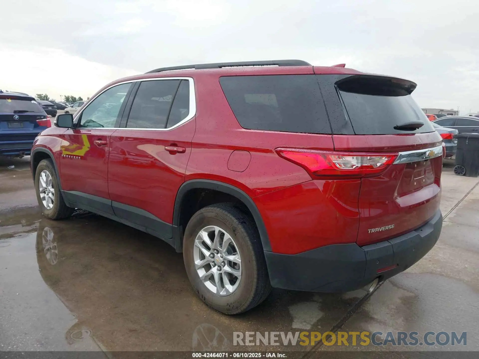 3 Photograph of a damaged car 1GNERGKW9LJ185466 CHEVROLET TRAVERSE 2020