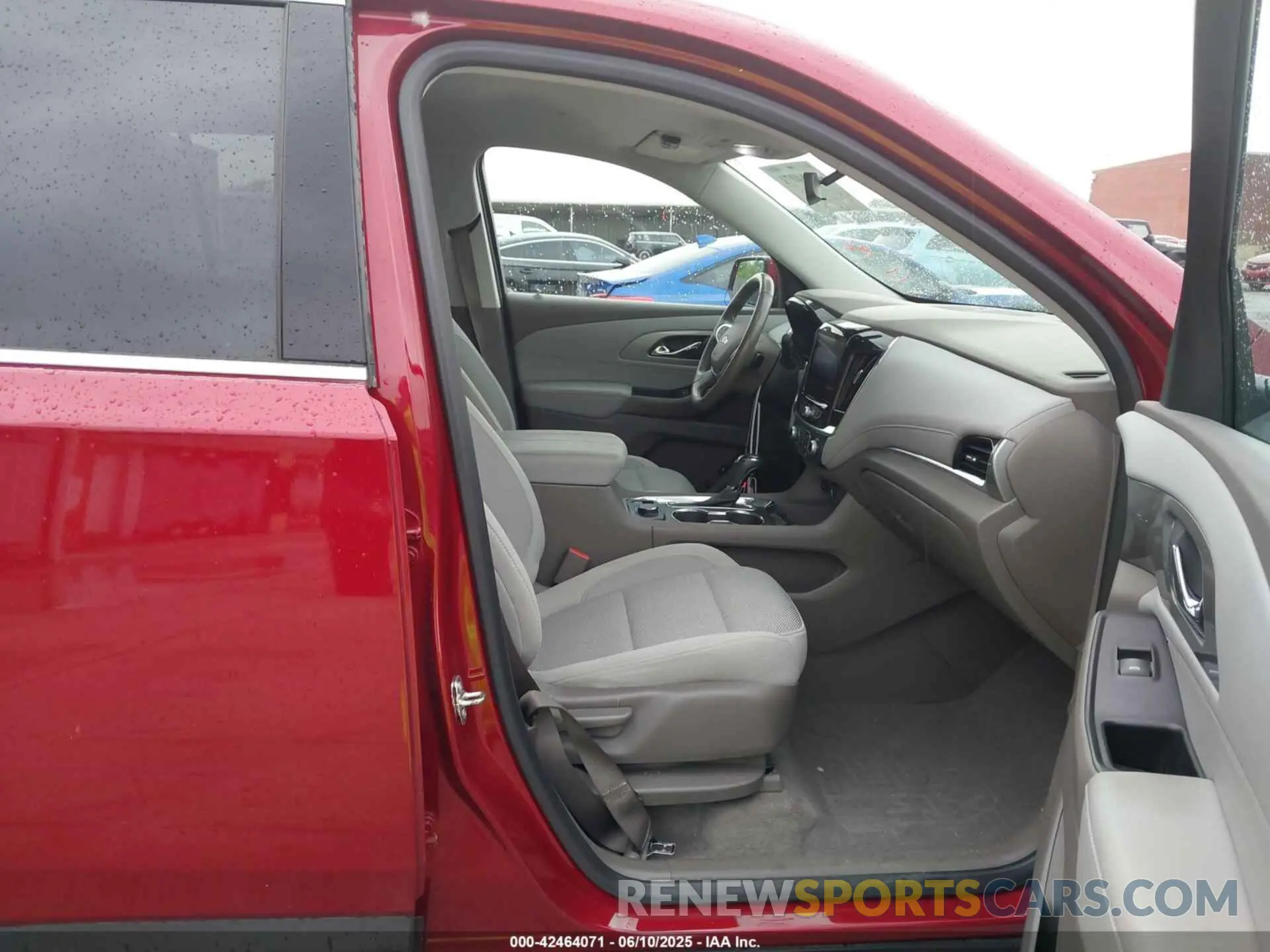 5 Photograph of a damaged car 1GNERGKW9LJ185466 CHEVROLET TRAVERSE 2020