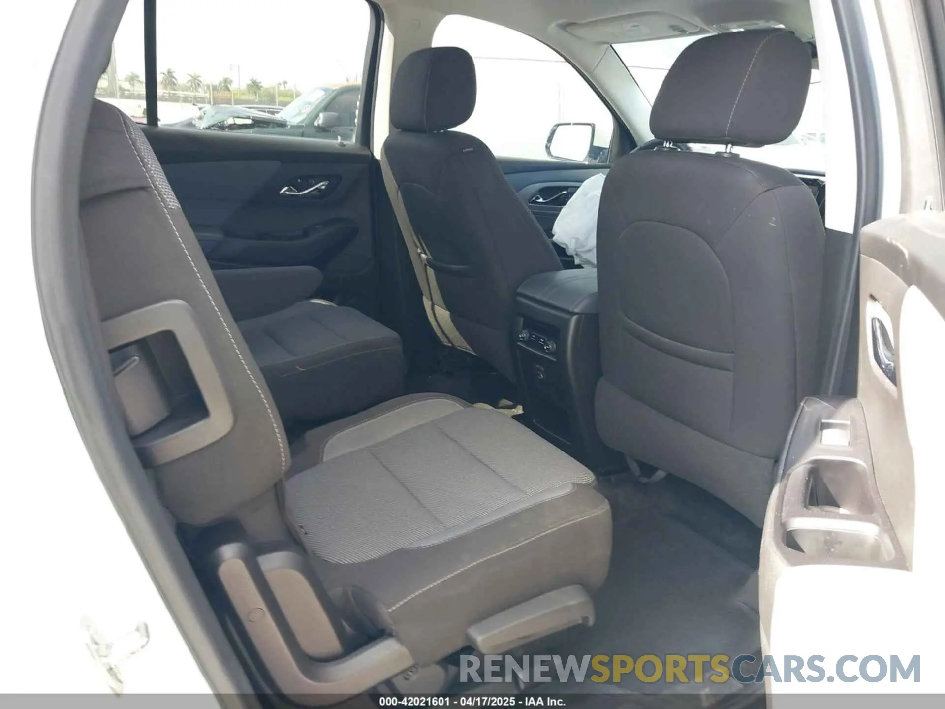 8 Фотография поврежденного автомобиля 1GNERGKW9LJ248386 CHEVROLET TRAVERSE 2020