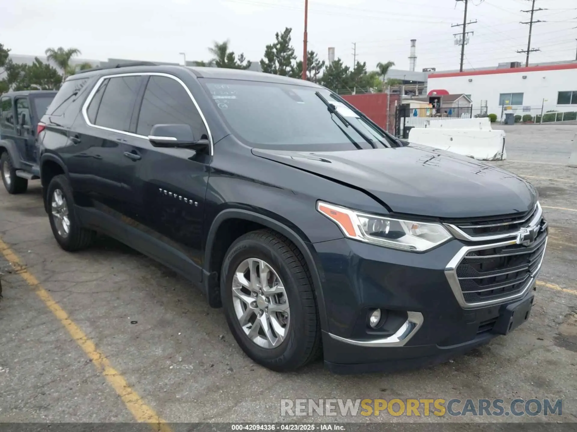 1 Photograph of a damaged car 1GNERGKWXLJ320261 CHEVROLET TRAVERSE 2020