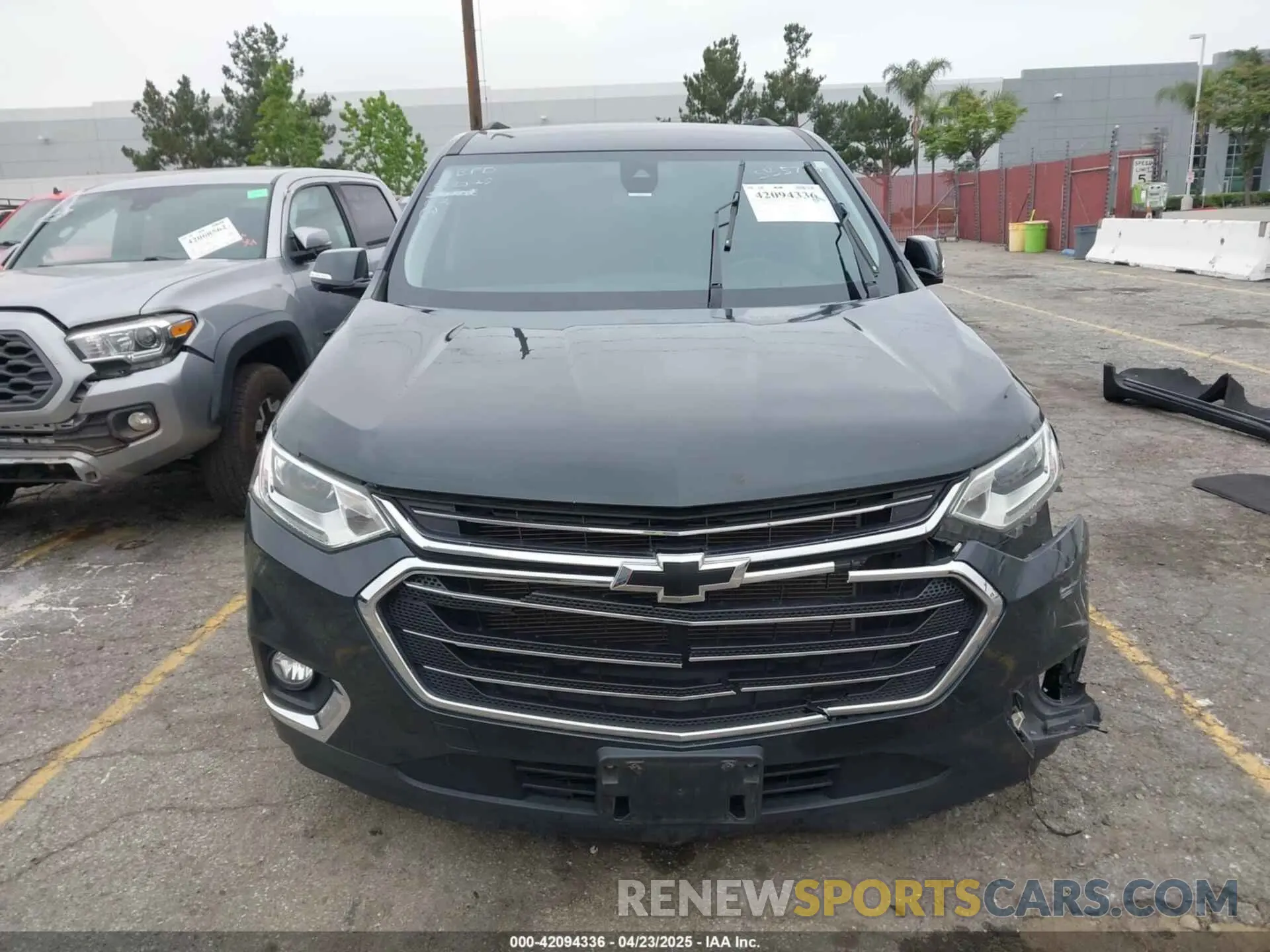 12 Photograph of a damaged car 1GNERGKWXLJ320261 CHEVROLET TRAVERSE 2020