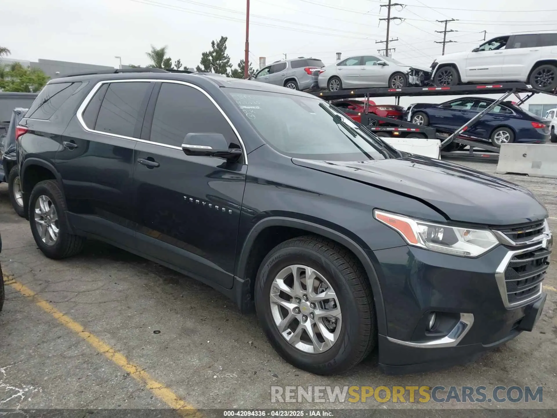 13 Photograph of a damaged car 1GNERGKWXLJ320261 CHEVROLET TRAVERSE 2020