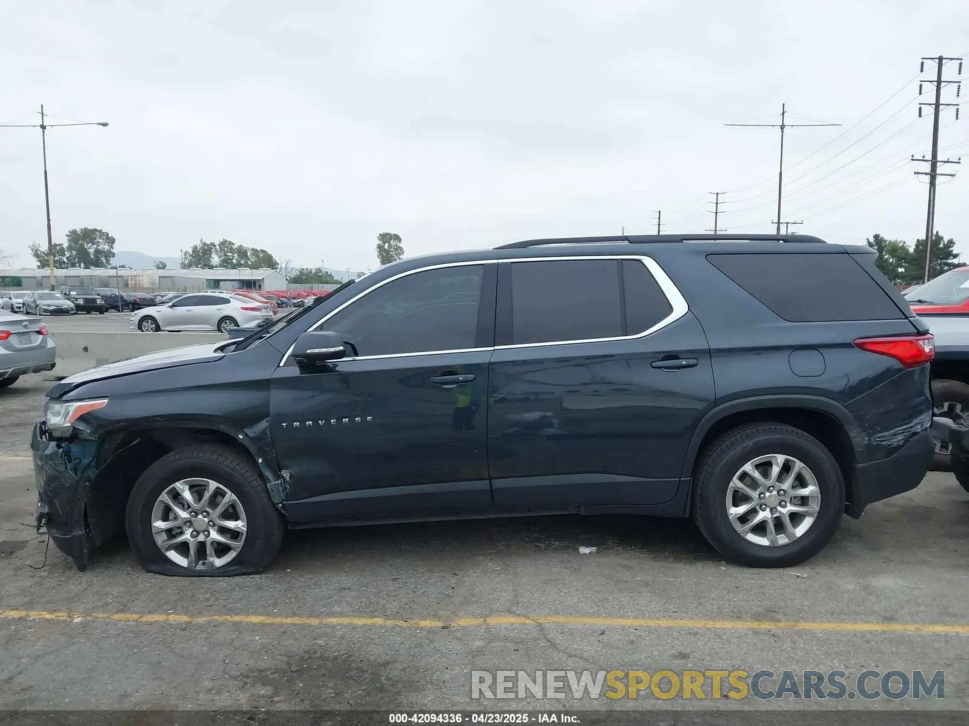 14 Photograph of a damaged car 1GNERGKWXLJ320261 CHEVROLET TRAVERSE 2020