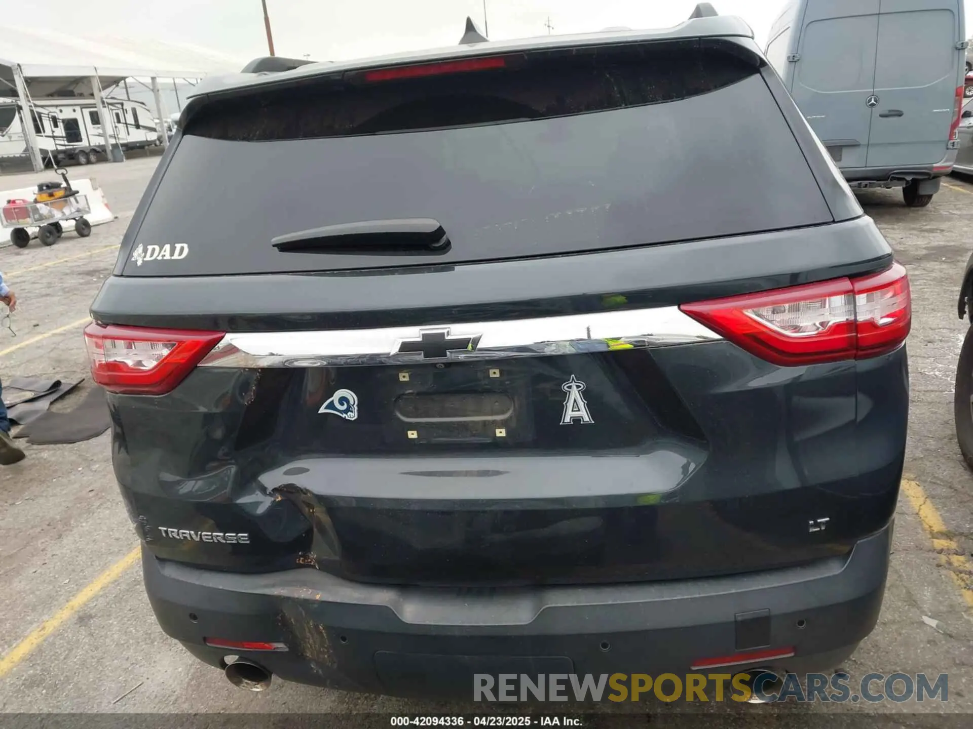 16 Photograph of a damaged car 1GNERGKWXLJ320261 CHEVROLET TRAVERSE 2020