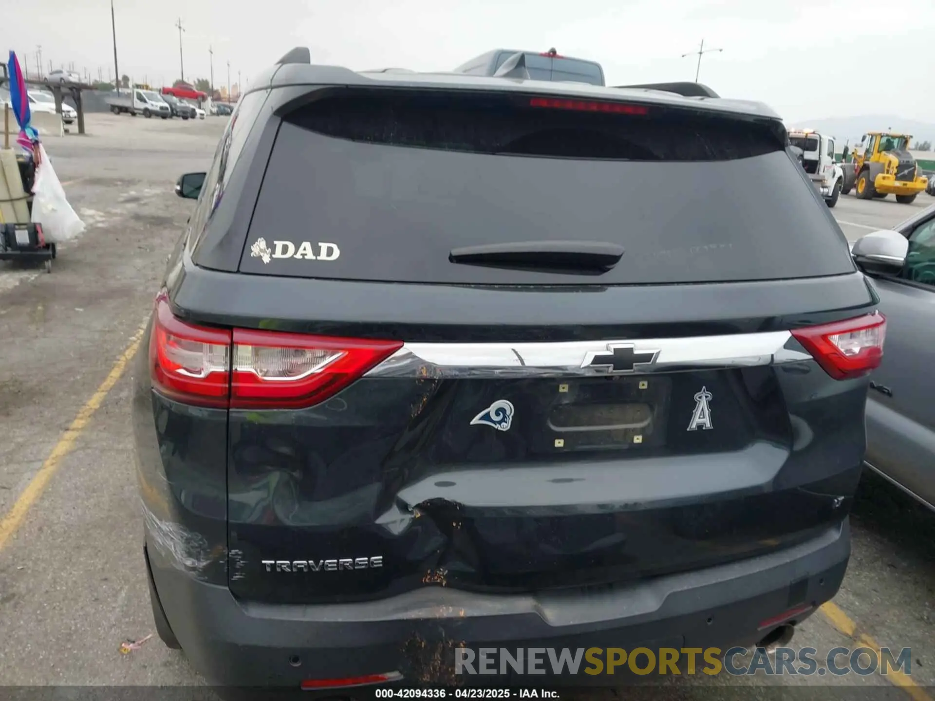 17 Photograph of a damaged car 1GNERGKWXLJ320261 CHEVROLET TRAVERSE 2020