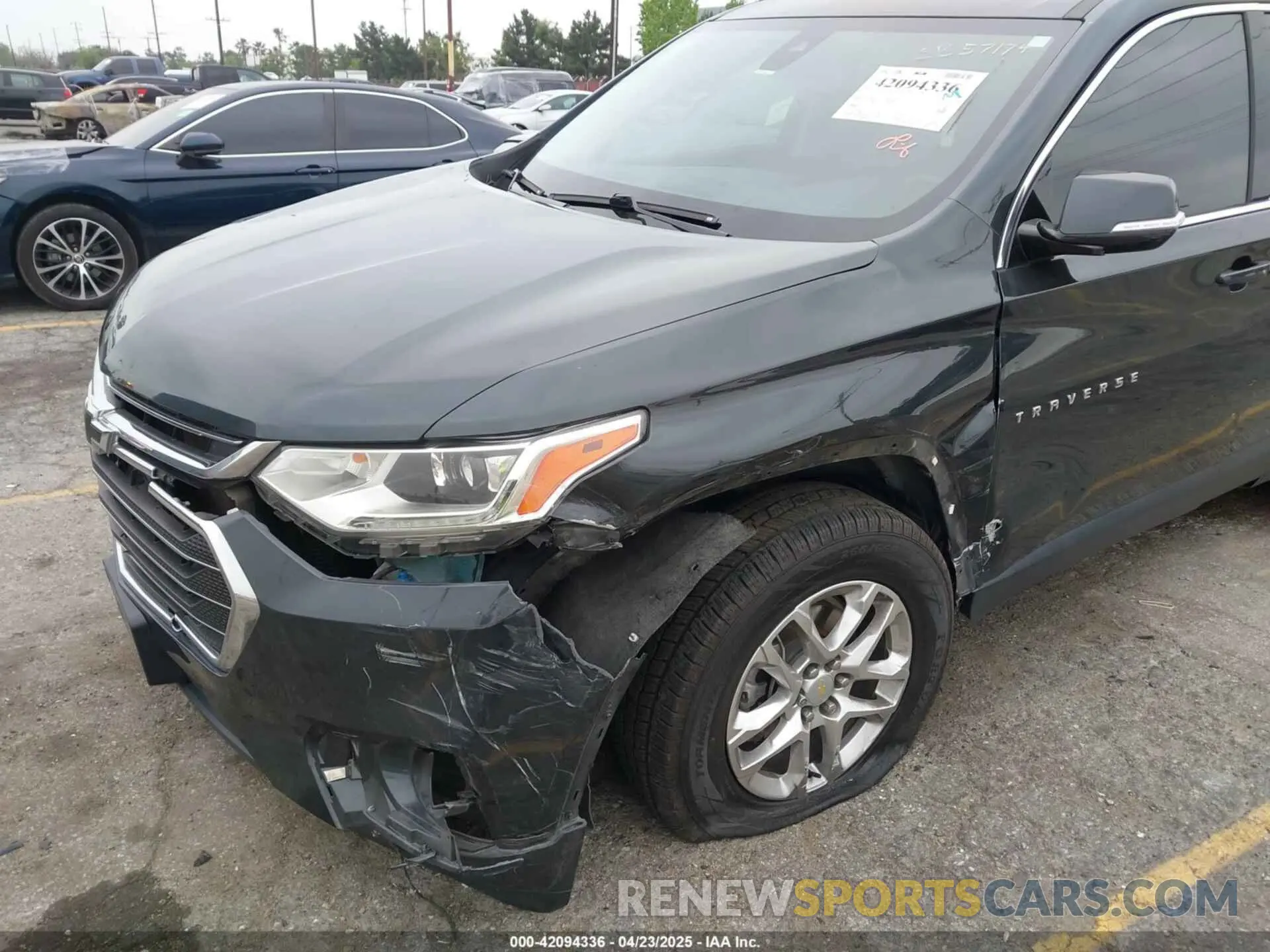 18 Photograph of a damaged car 1GNERGKWXLJ320261 CHEVROLET TRAVERSE 2020
